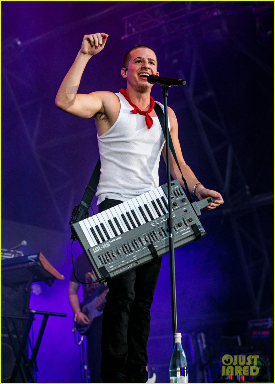 charlie puth brings the keytar back at music midtown concert 05