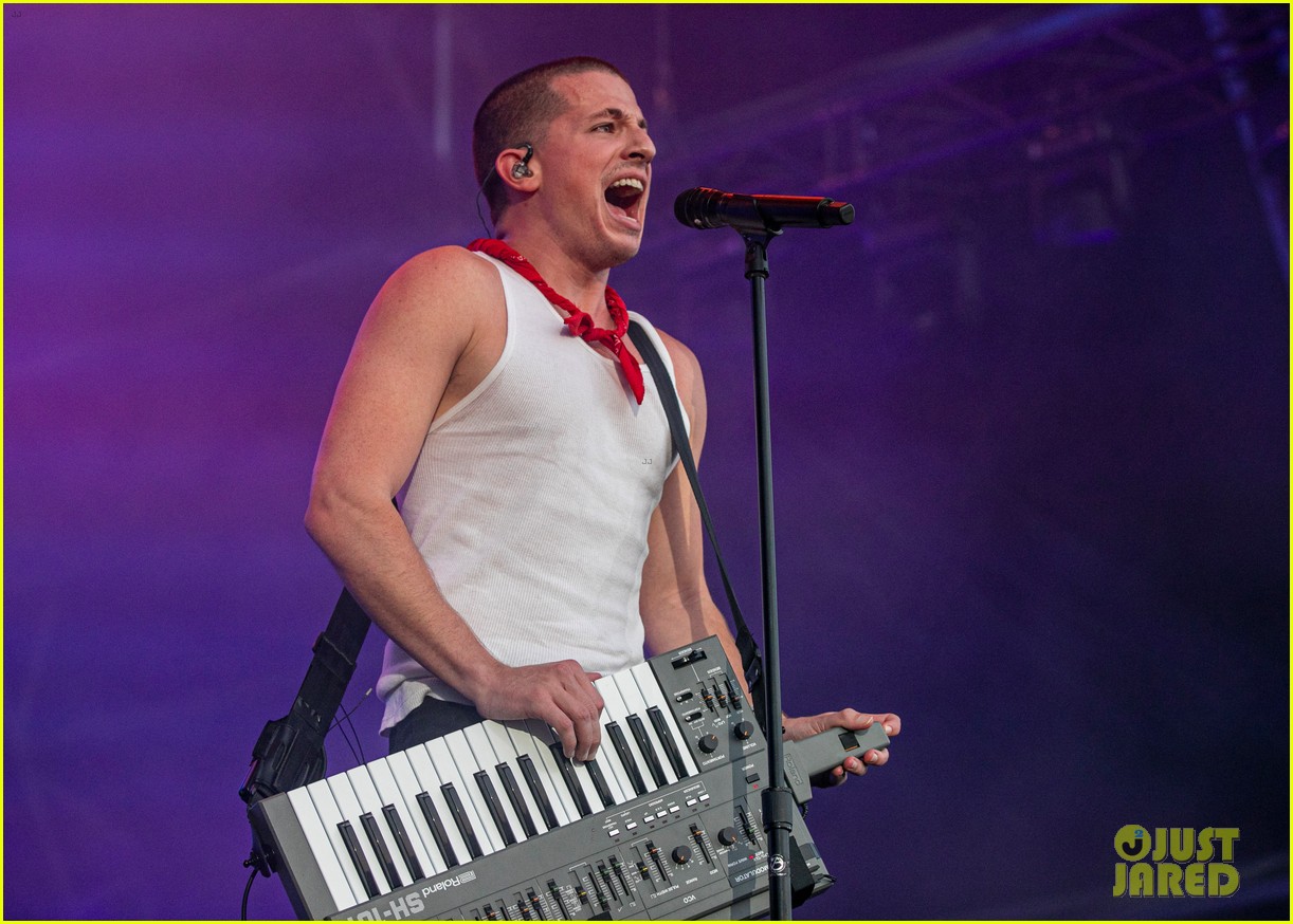 charlie puth brings the keytar back at music midtown concert 09