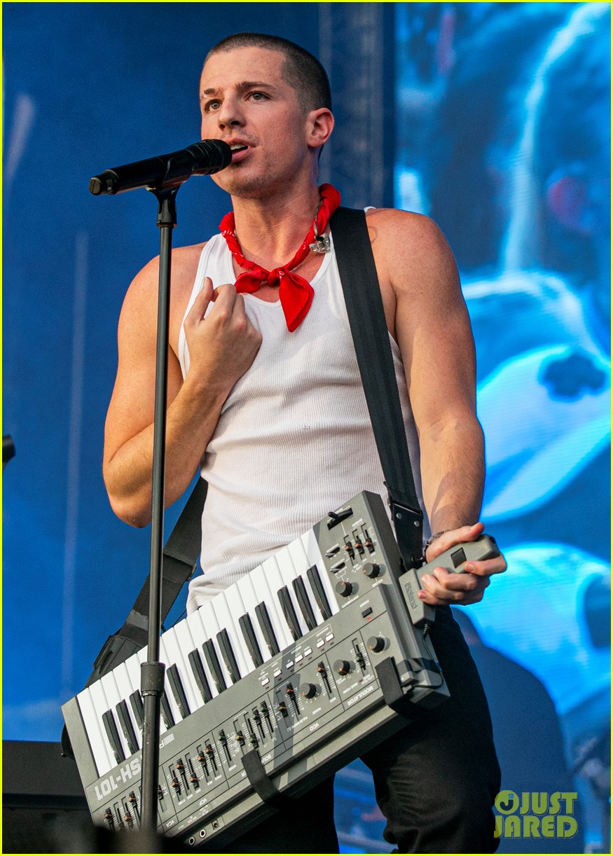 charlie puth brings the keytar back at music midtown concert 11