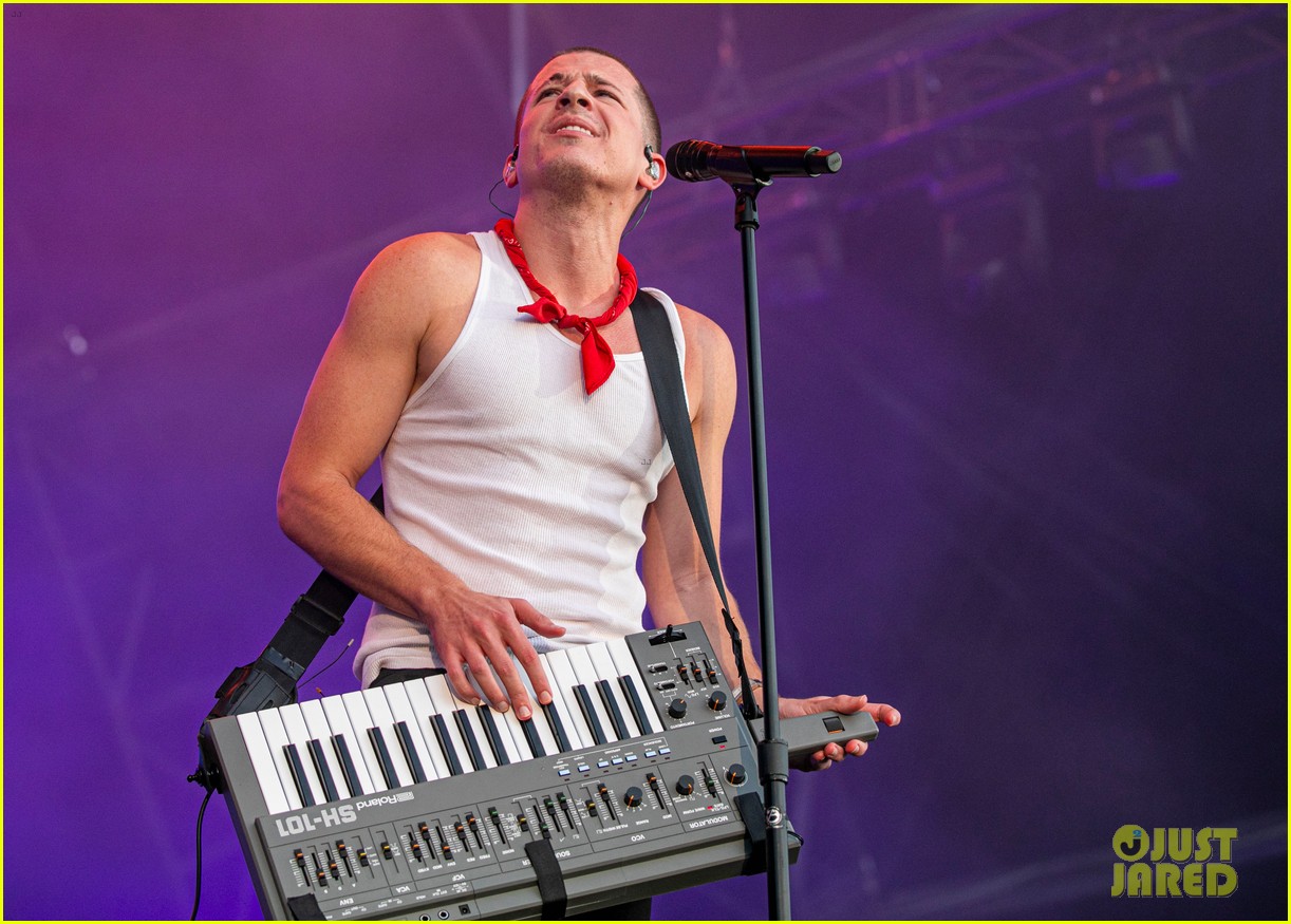 charlie puth brings the keytar back at music midtown concert 12