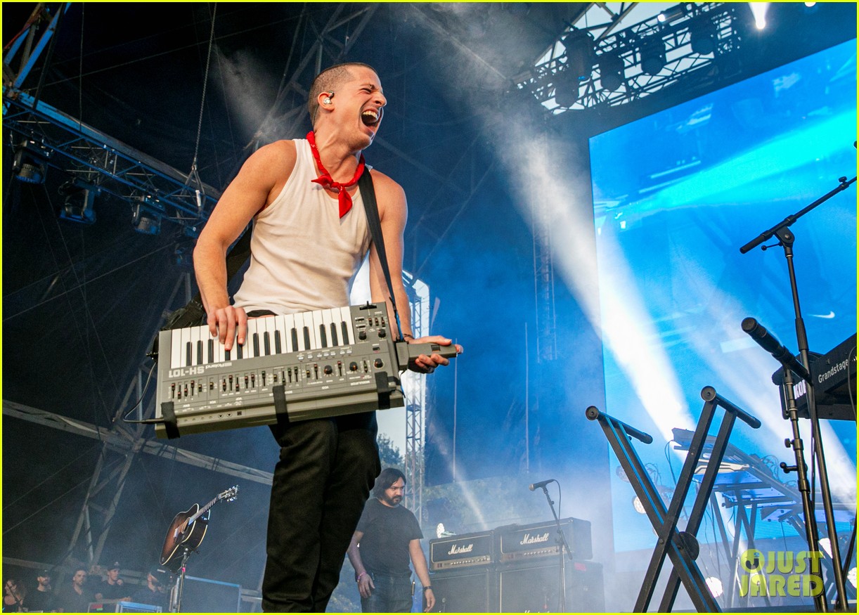 charlie puth brings the keytar back at music midtown concert 14
