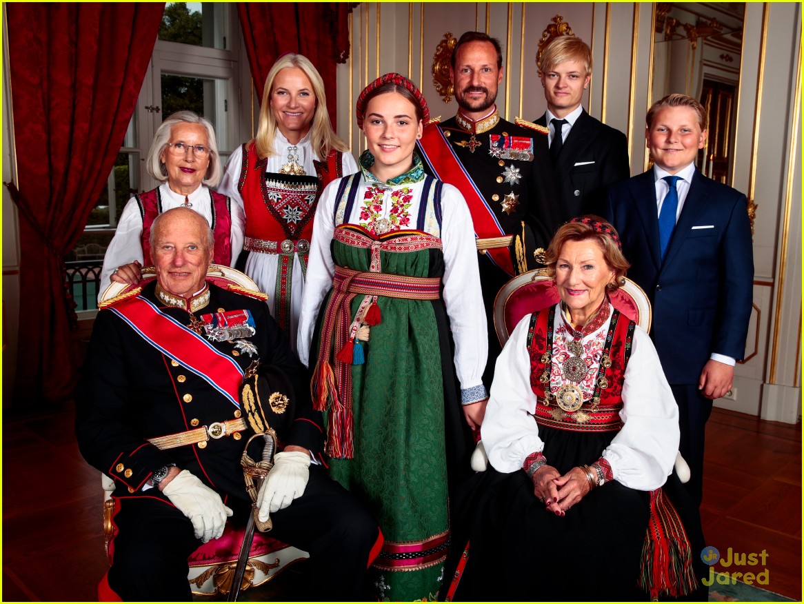 Европеец 7 букв. Норвежская Королевская семья 2021. Королевская семья Норвегии 2022. Королевская семья Норвегии короли.. Королевство Норвегия Королевская семья.