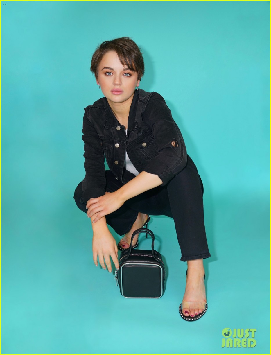 joey king goes denim for hfpa podcast 01
