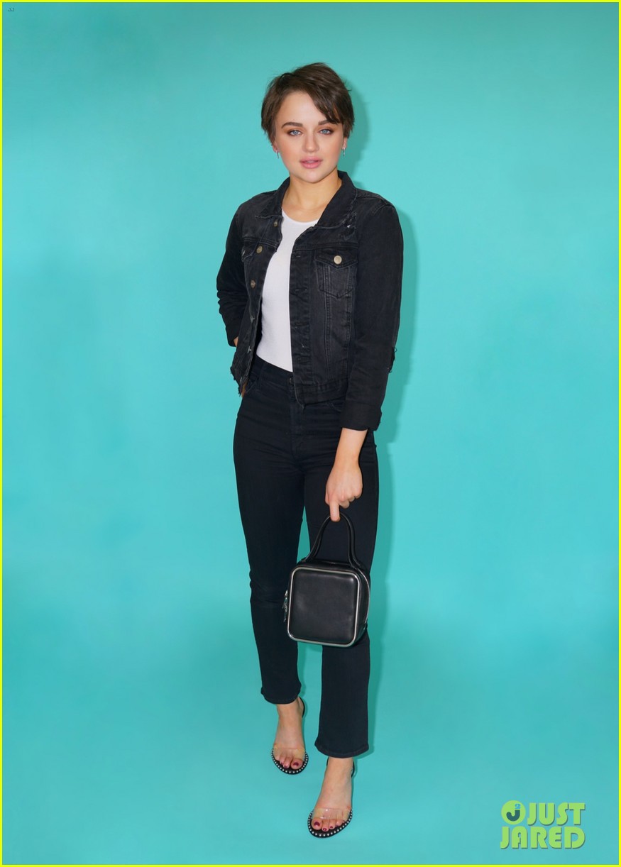 joey king goes denim for hfpa podcast 04