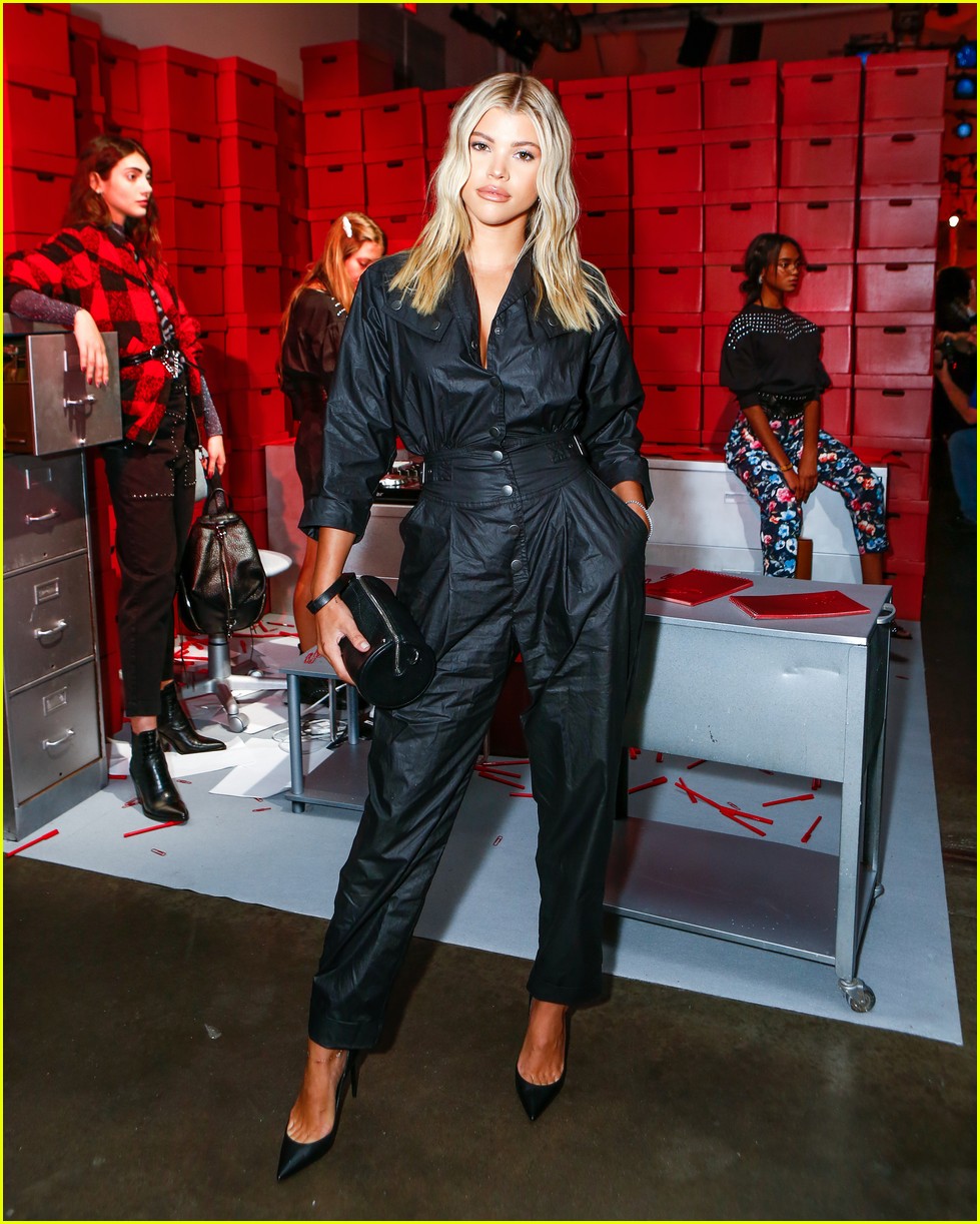victoria justice sofia richie step out in style for rebeca minkoff fashion show 01