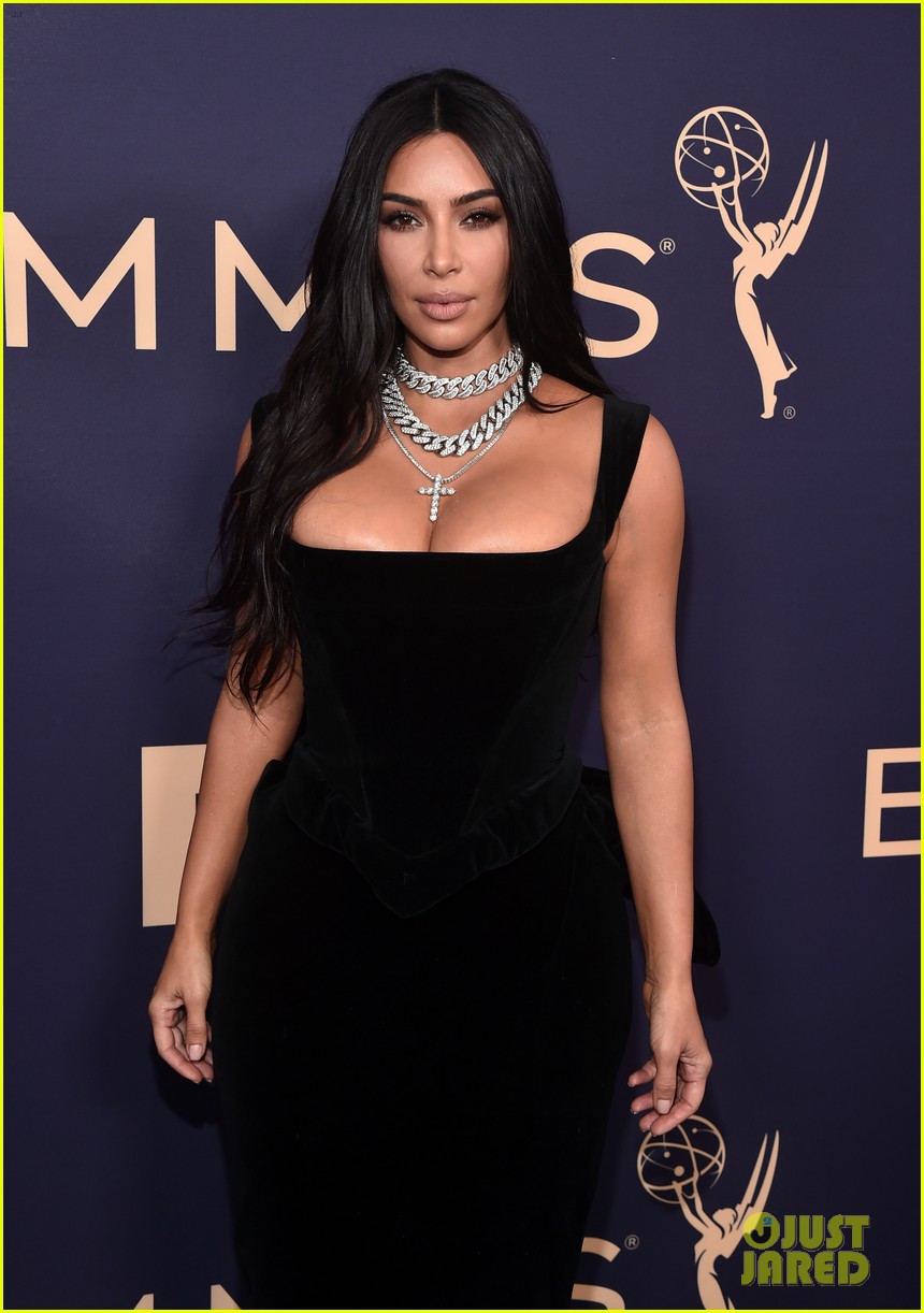 kim kardashian kendall jenner 2019 emmy awards 04