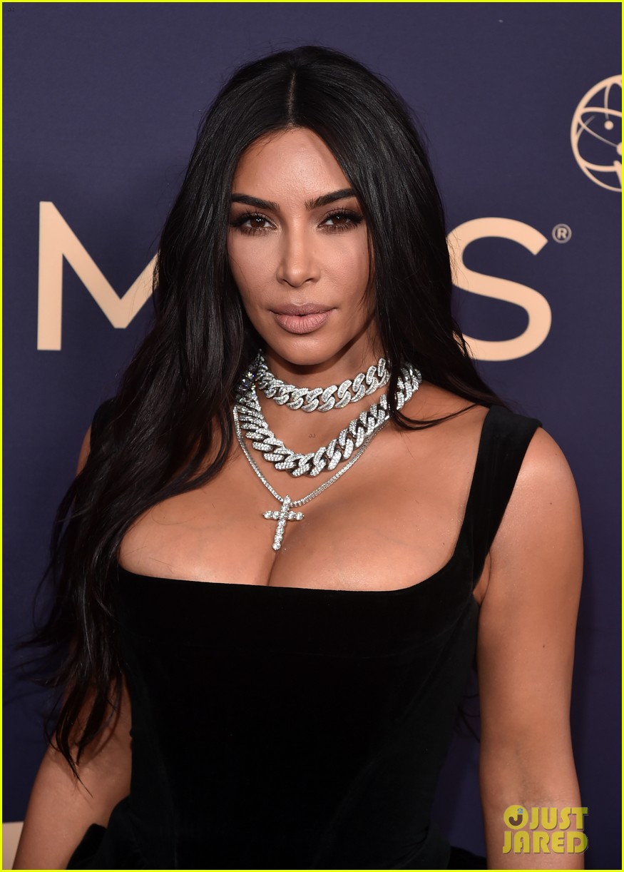 kim kardashian kendall jenner 2019 emmy awards 06