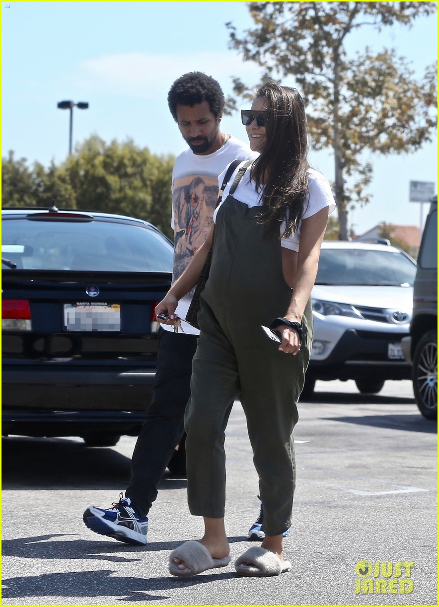 shay mitchell could do without these pregnancy perks 05
