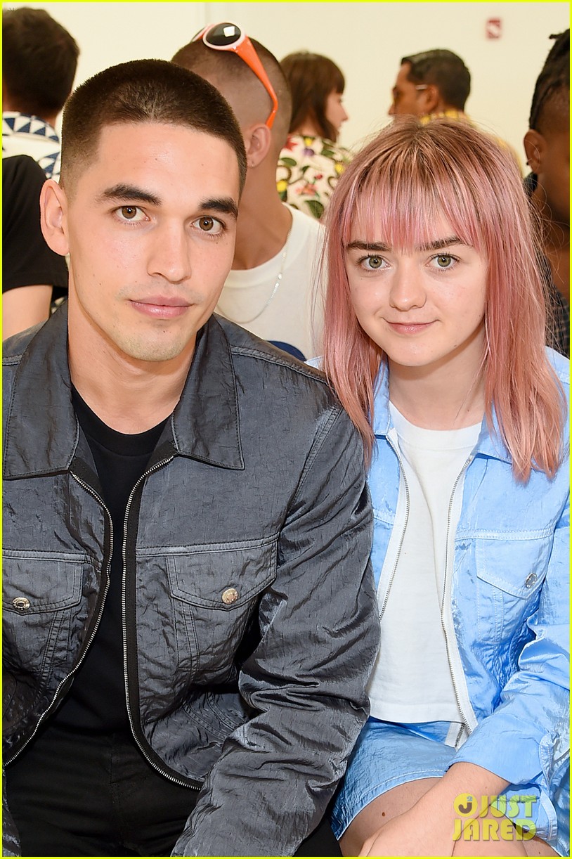 maisie williams reuben selby couple up helmut lang fashion show 03