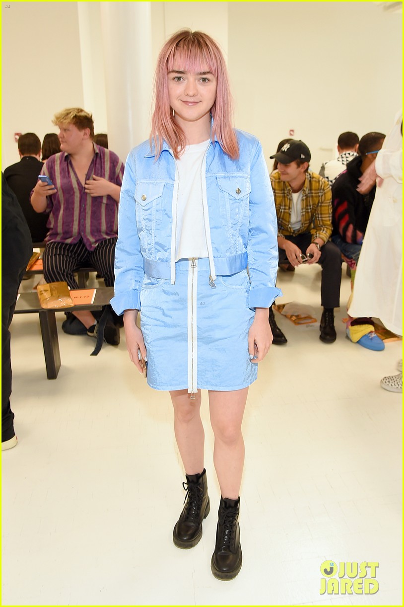 maisie williams reuben selby couple up helmut lang fashion show 04