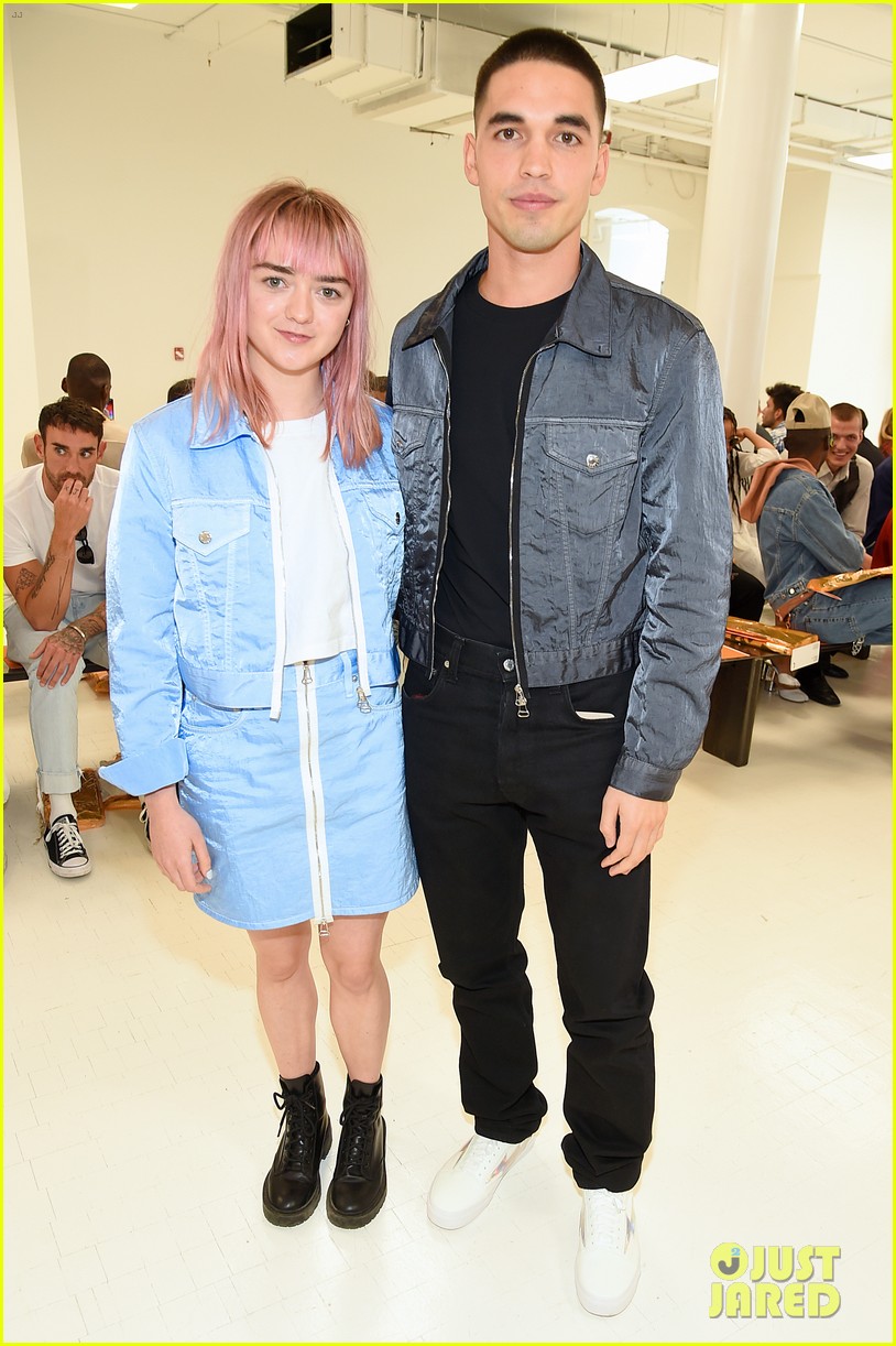 maisie williams reuben selby couple up helmut lang fashion show 05