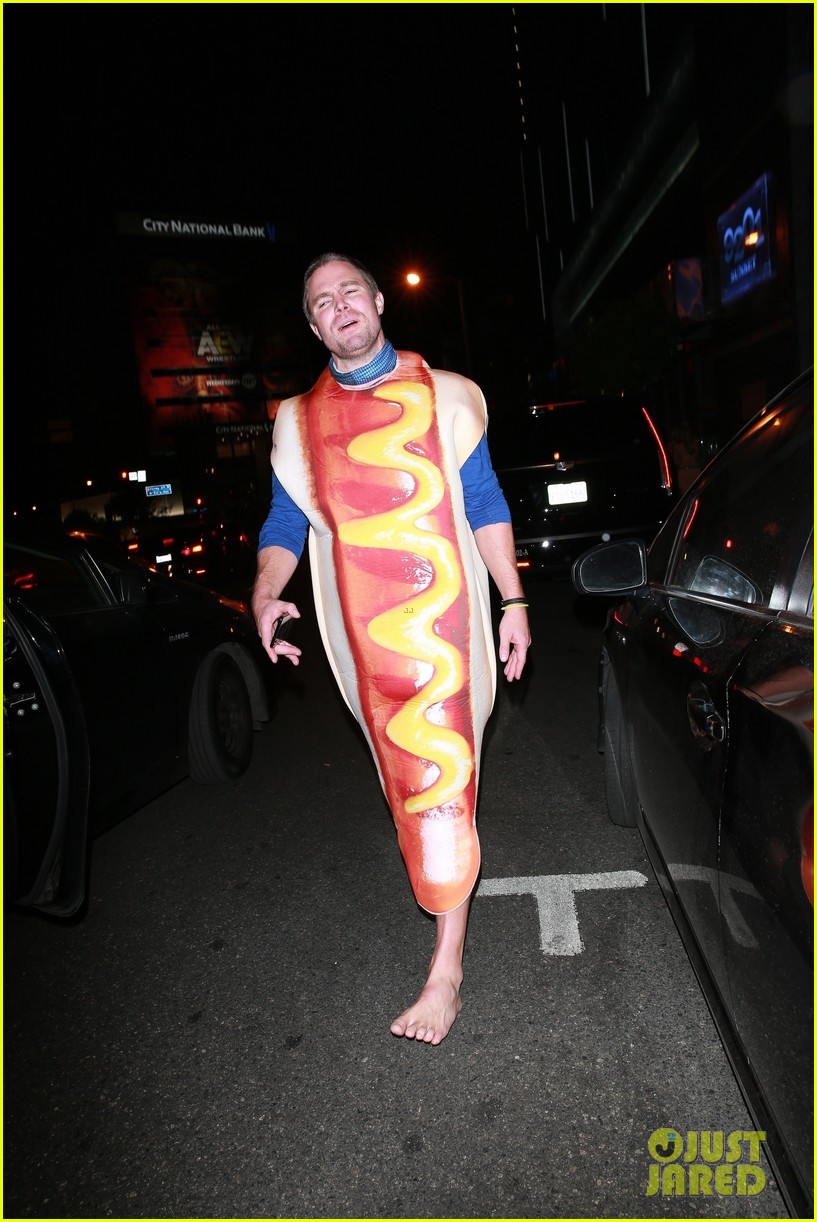 stephen amell hot dog halloween party 02