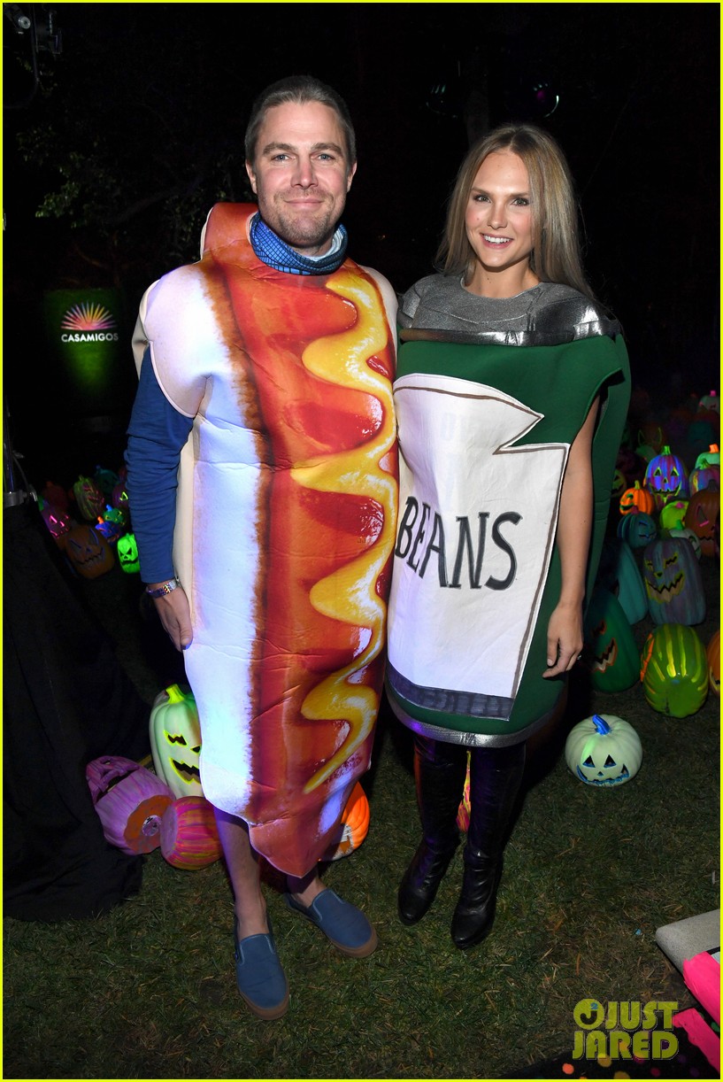 stephen amell hot dog halloween party 04