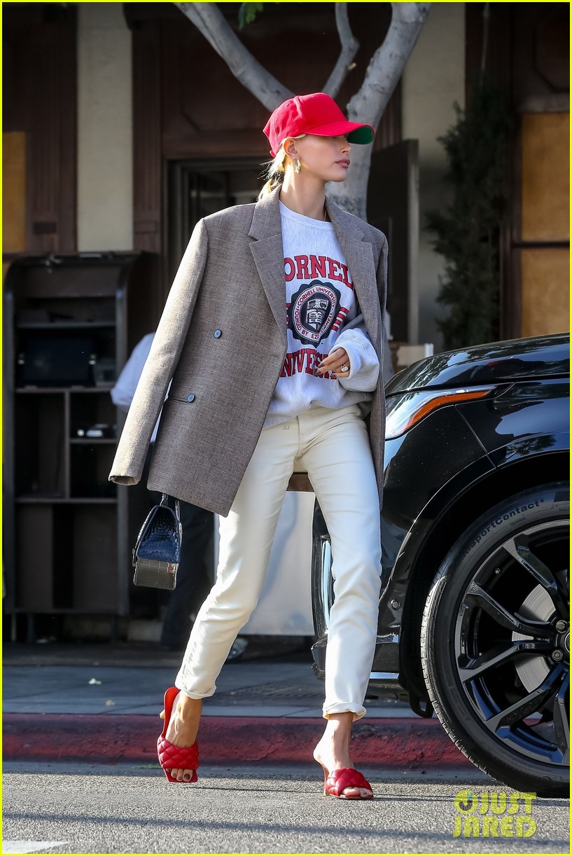 hailey bieber reps cornell university gear while out to lunch 05