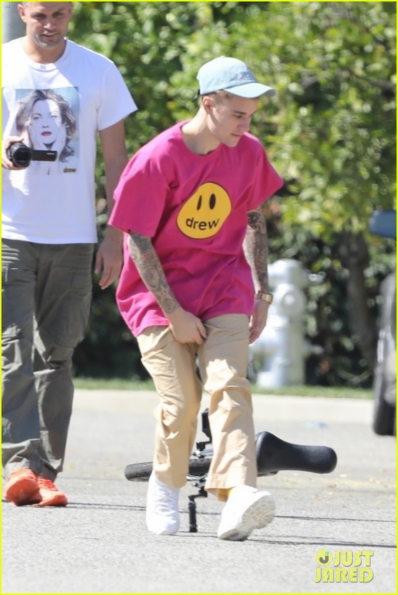 justin bieber falls off unicycle while learning how to ride 15