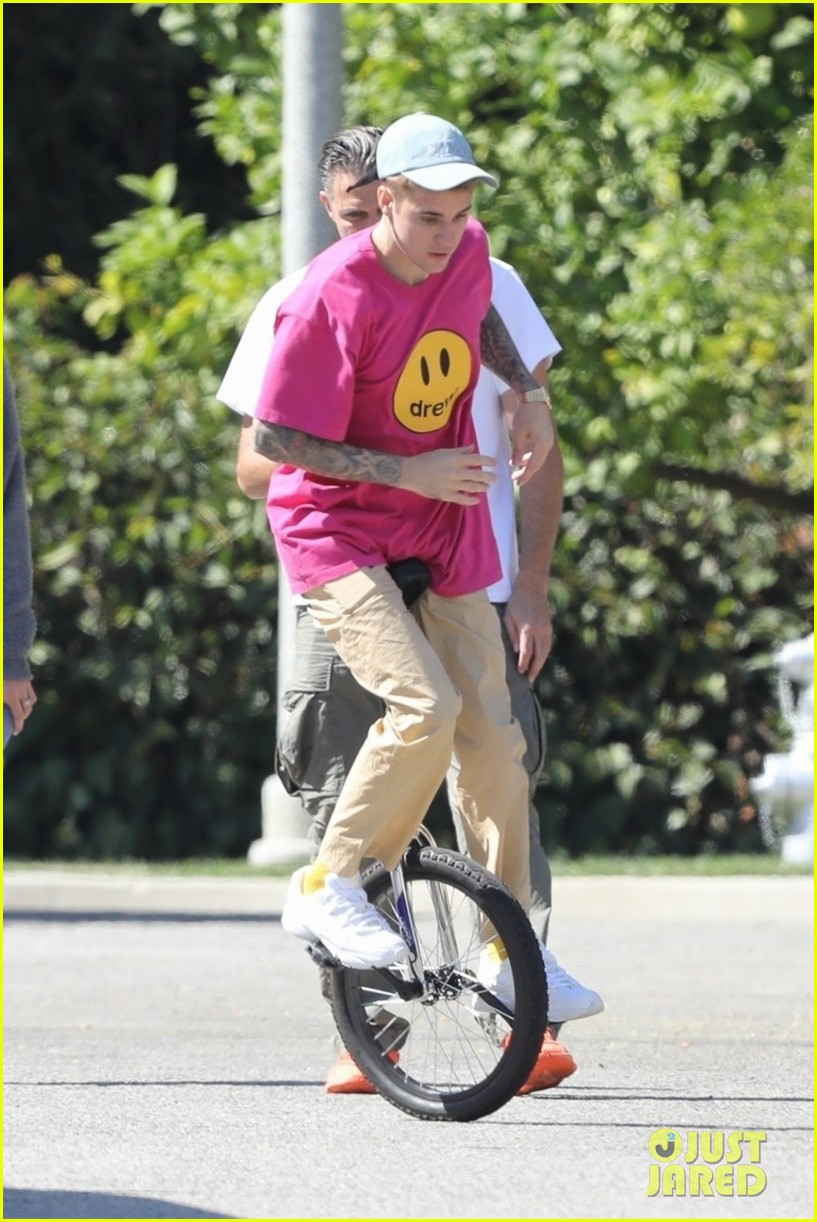 justin bieber falls off unicycle while learning how to ride 38