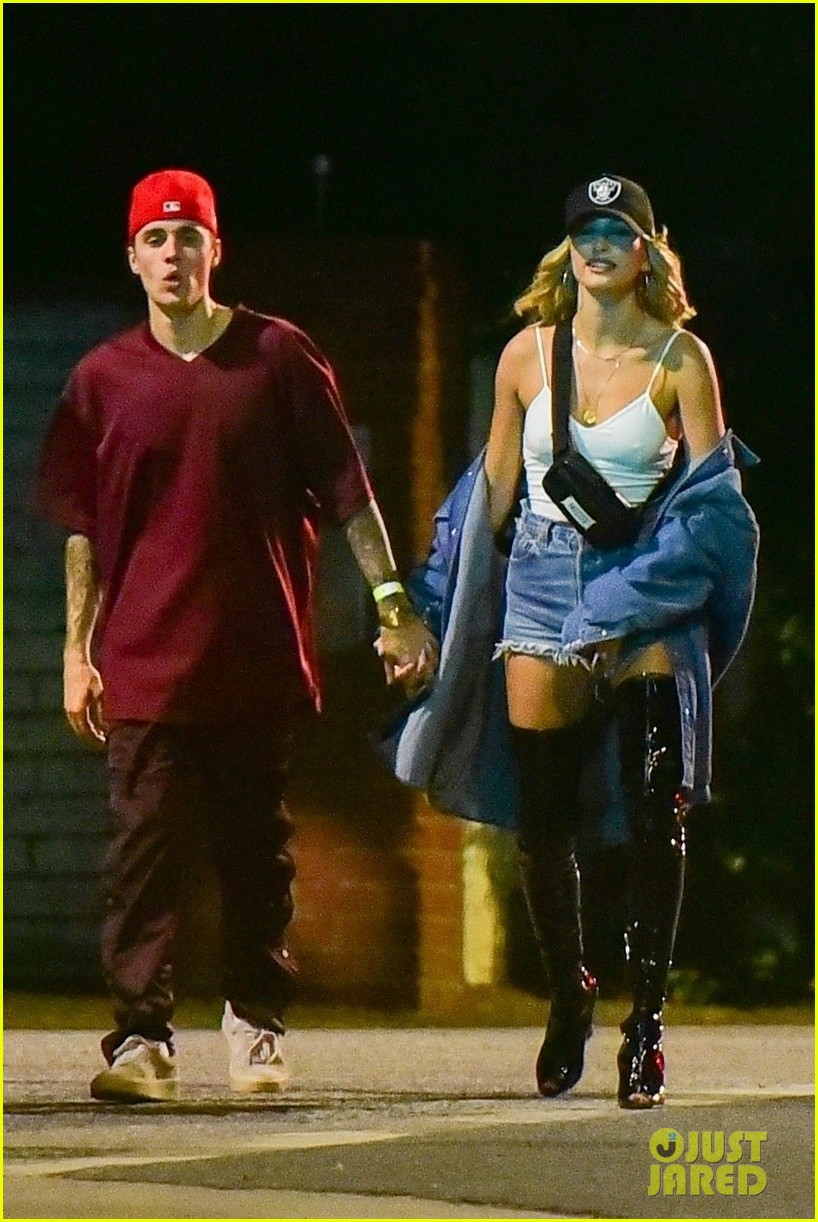 justin hailey bieber hold hands at birthday party 01