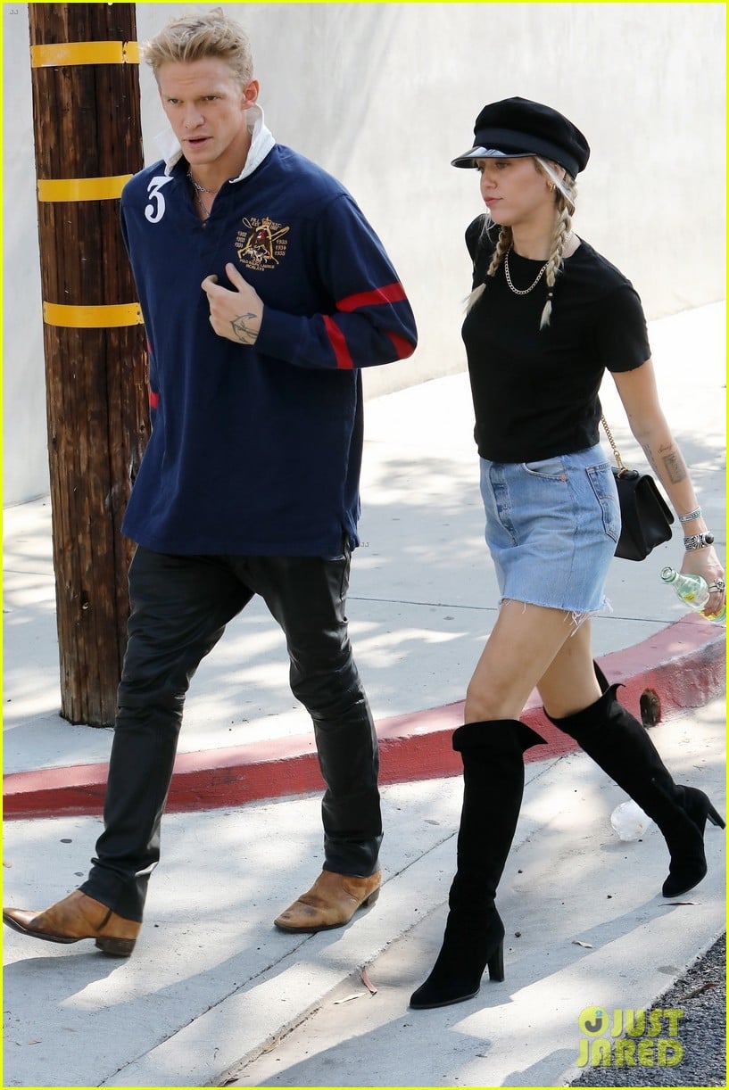 miley cyrus and cody simpson step out for museum and sushi date 01