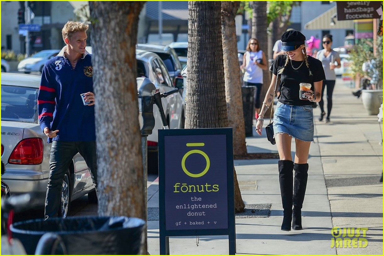 miley cyrus and cody simpson step out for museum and sushi date 05