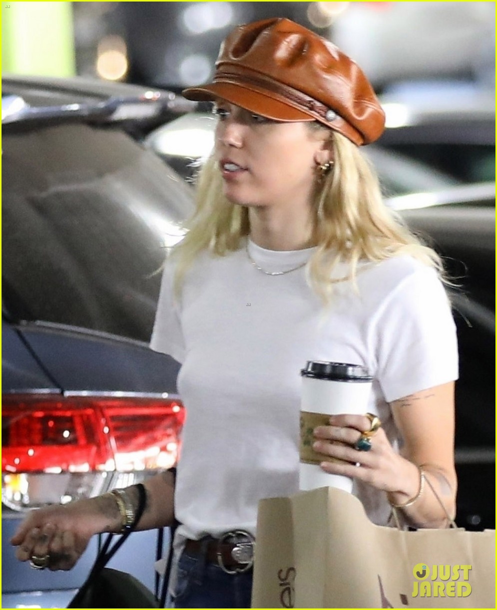 miley cyrus and mom tish indulge in some retail therapy 03