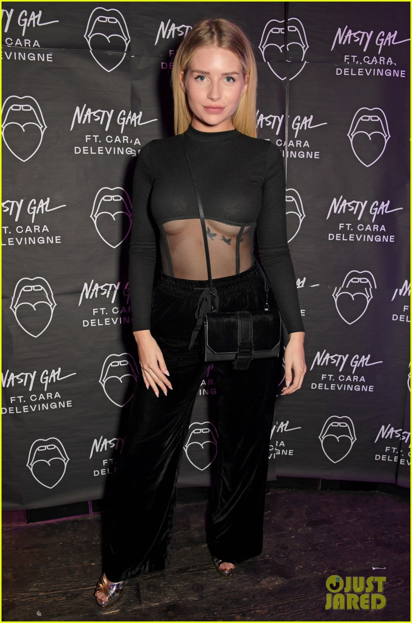 delilah belle shows off new darker hairdo at nasty gal launch with eyal booker 03