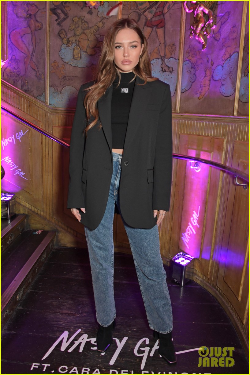 delilah belle shows off new darker hairdo at nasty gal launch with eyal booker 04