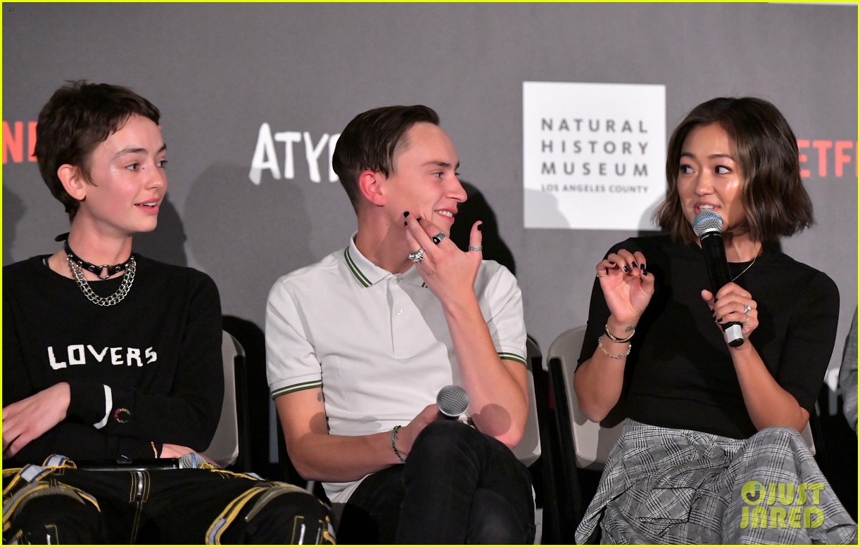 fivel stewart chats up season 3 of atypical at special screening 11