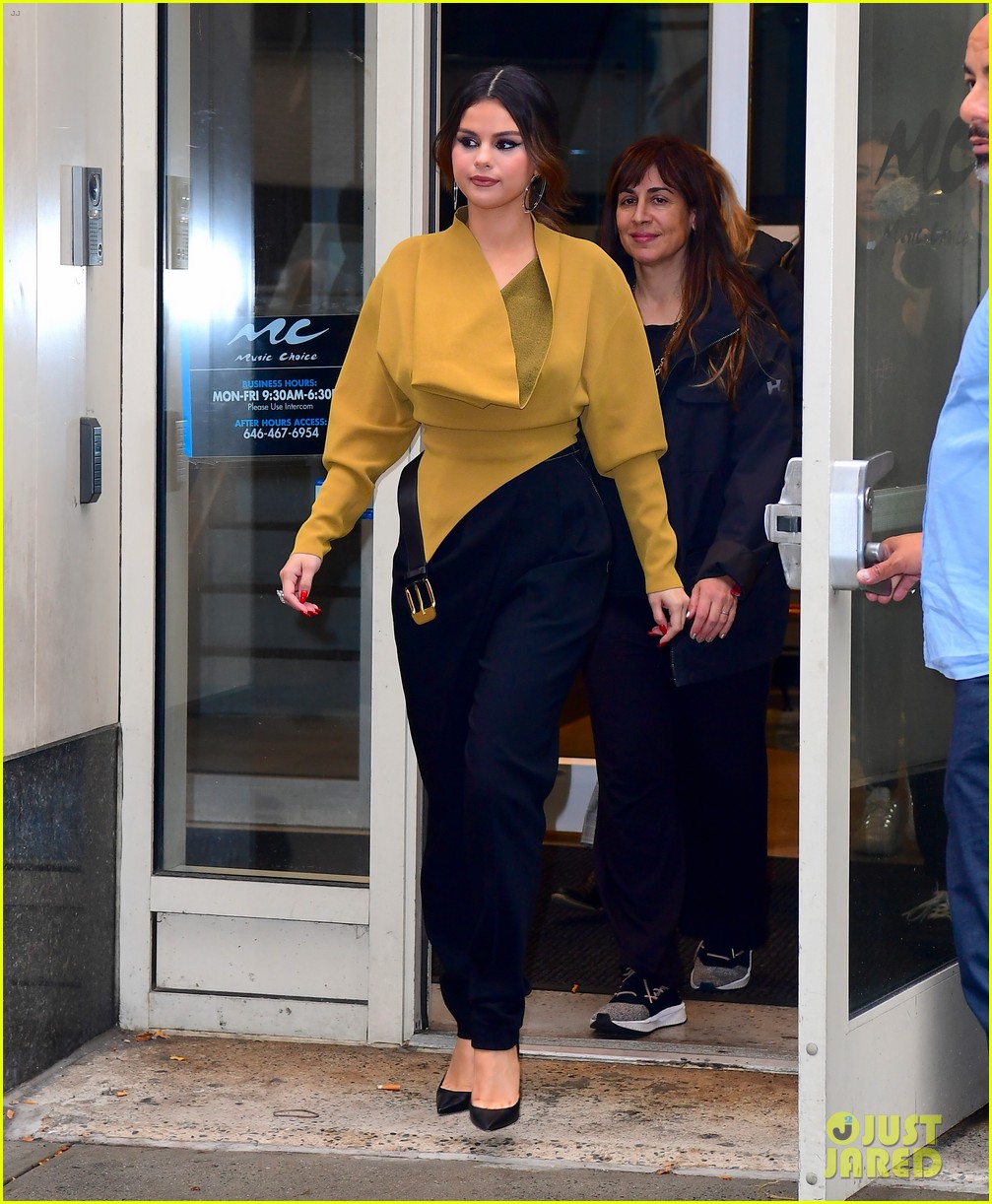 selena gomez wears two chic looks while stepping out nyc 02