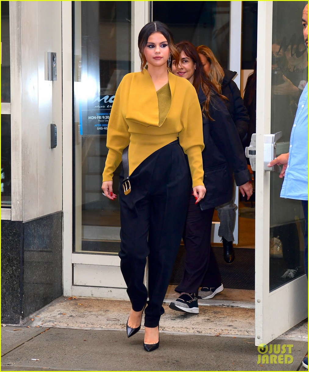 selena gomez wears two chic looks while stepping out nyc 10