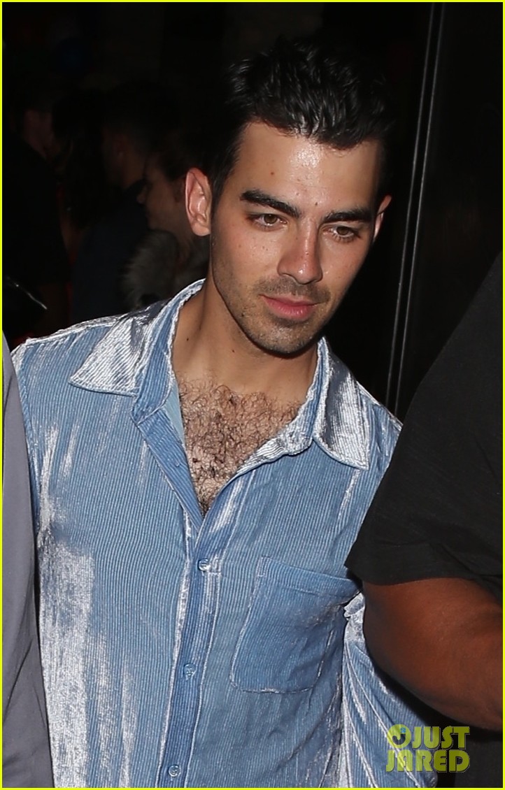 jonas brothers dinner out craigs after bowl performance 08
