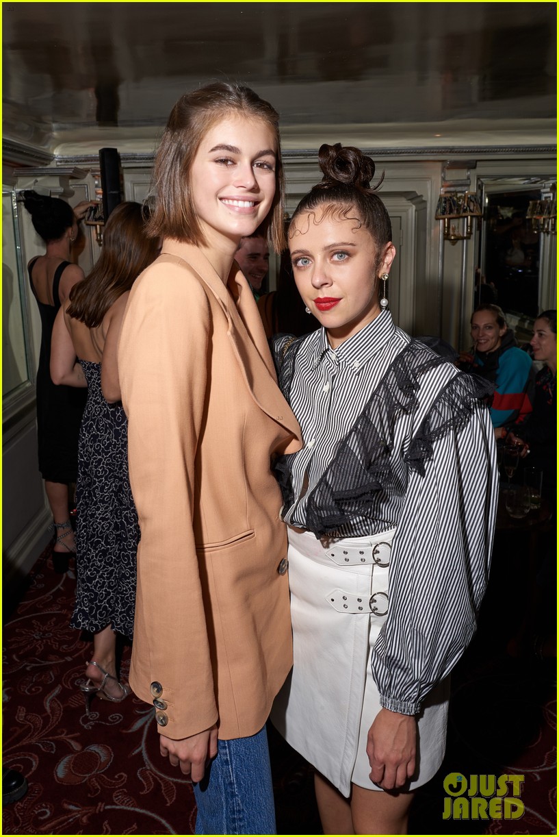 lili reinhart cole sprouse kaia gerber more miu after party 03
