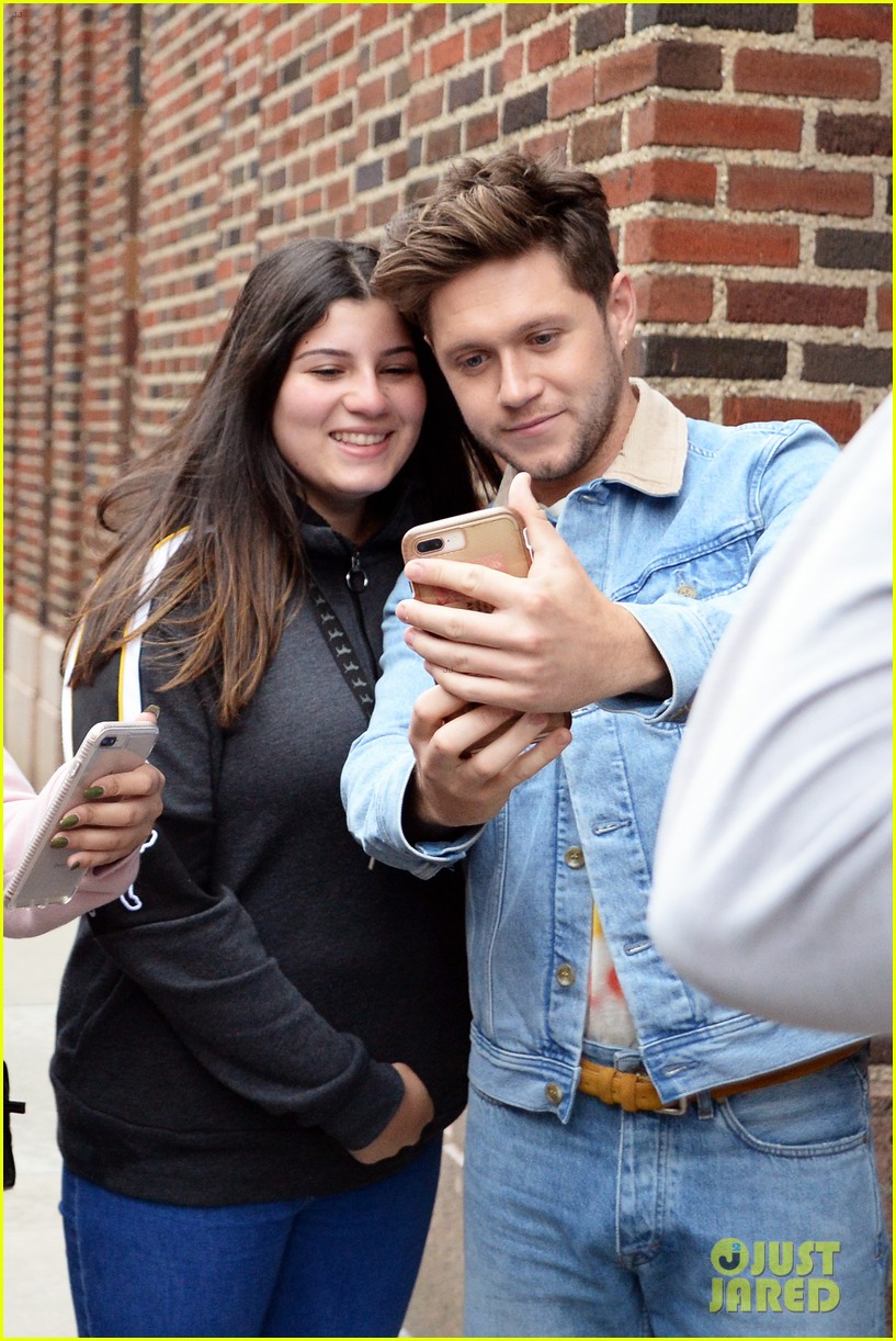 niall horan meets fans after radio interview nyc 02