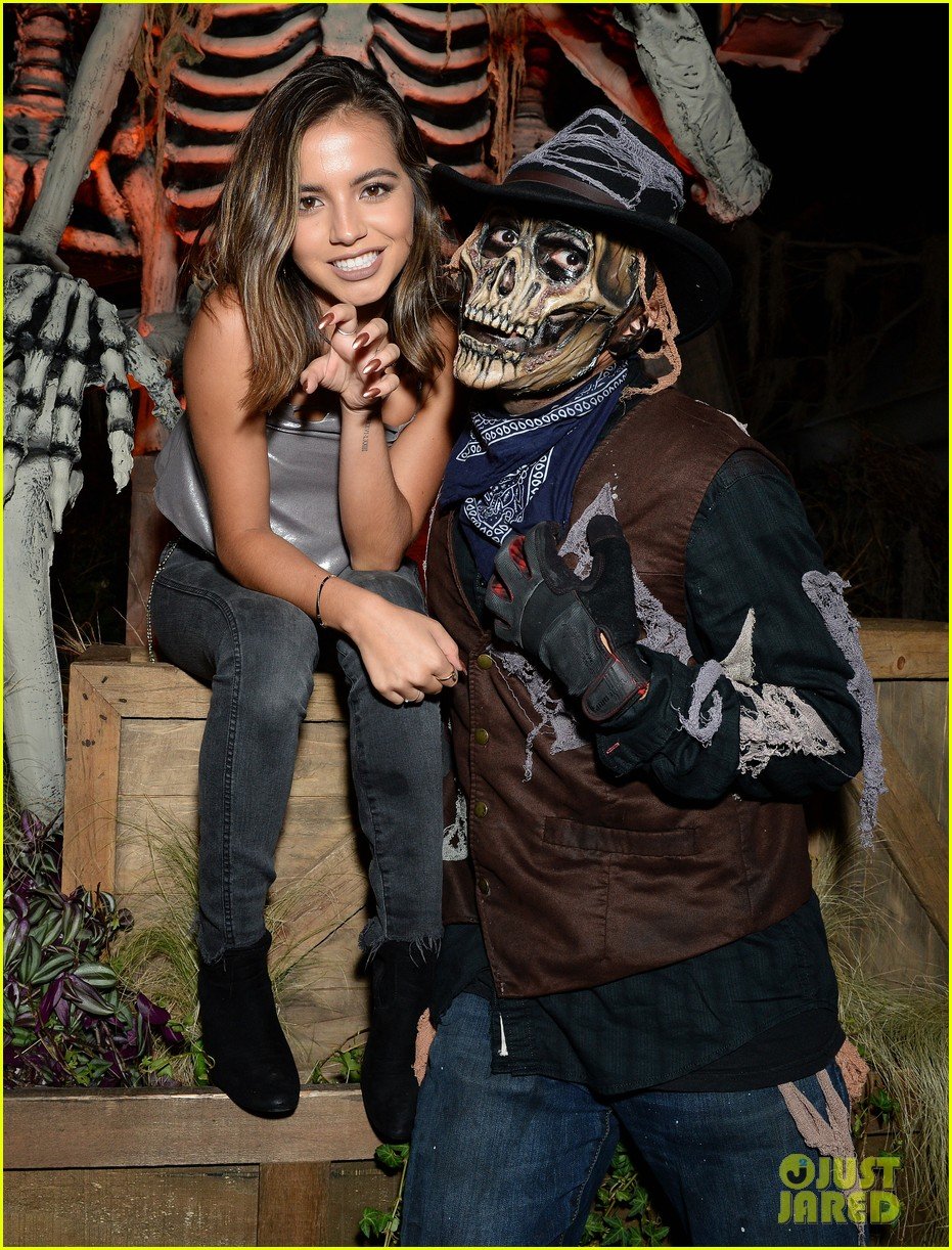 ross lynch gets much needed sibling time at knotts scary farm 01