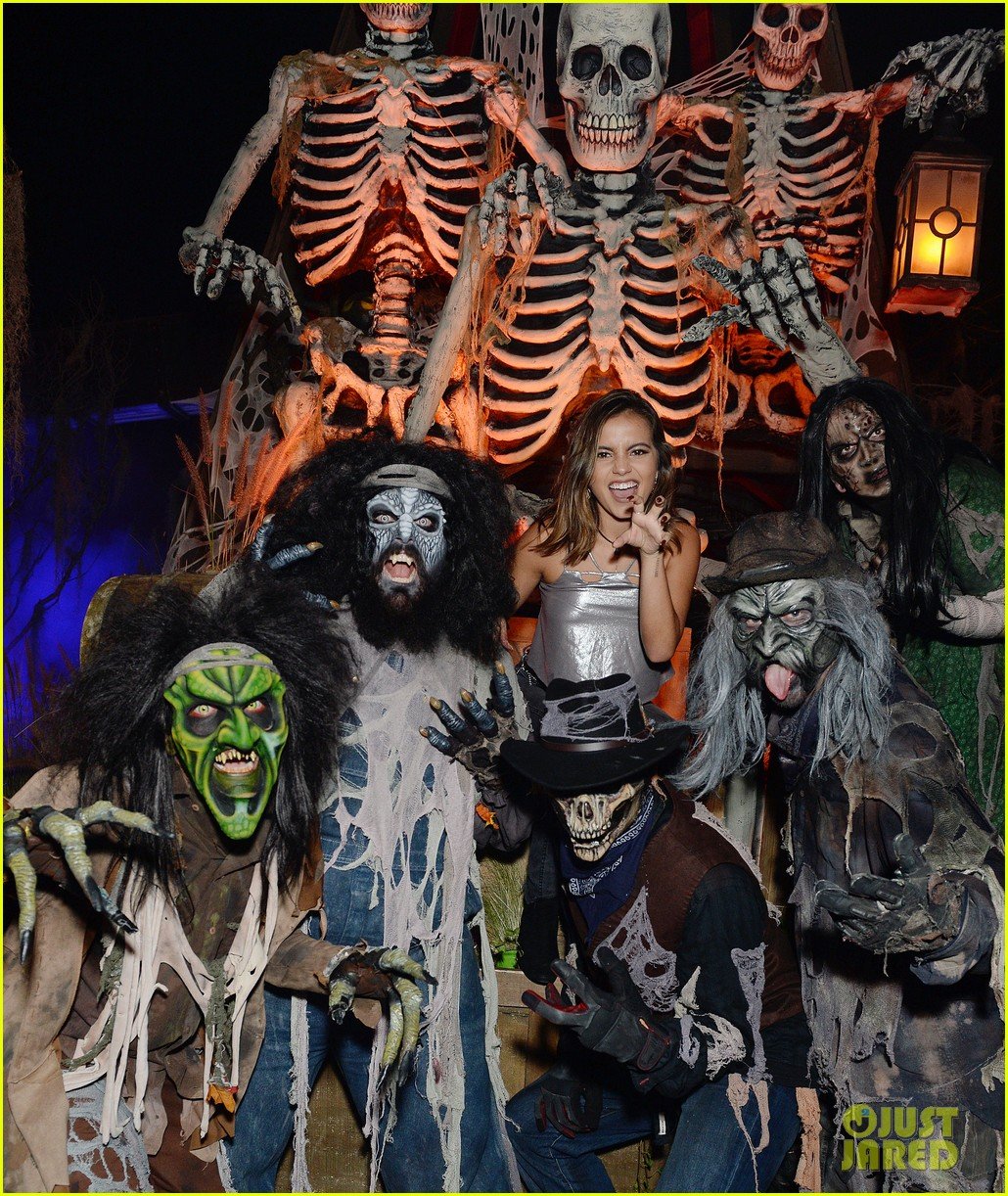 ross lynch gets much needed sibling time at knotts scary farm 06