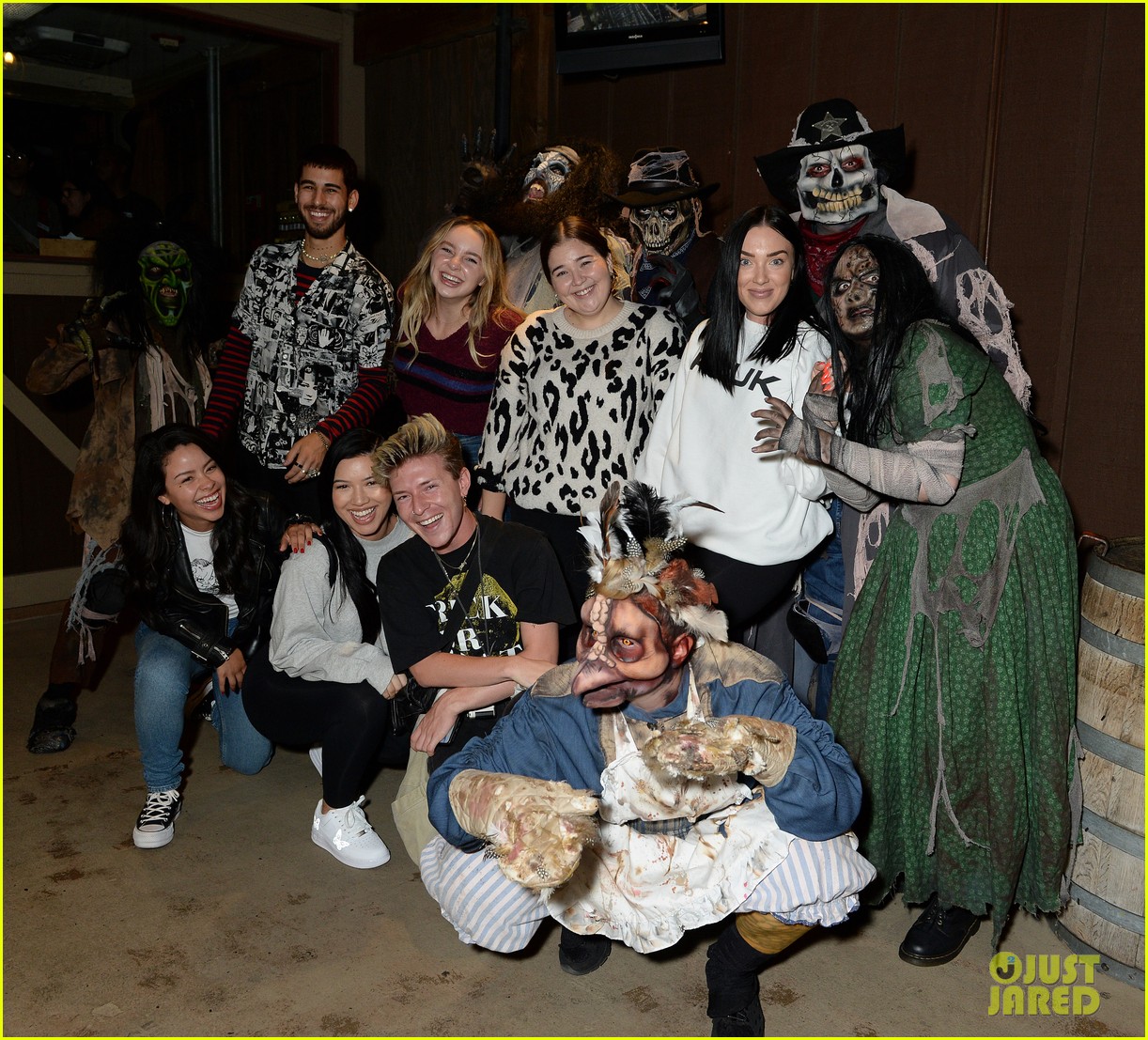 ross lynch gets much needed sibling time at knotts scary farm 07