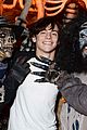 ross lynch gets much needed sibling time at knotts scary farm 05