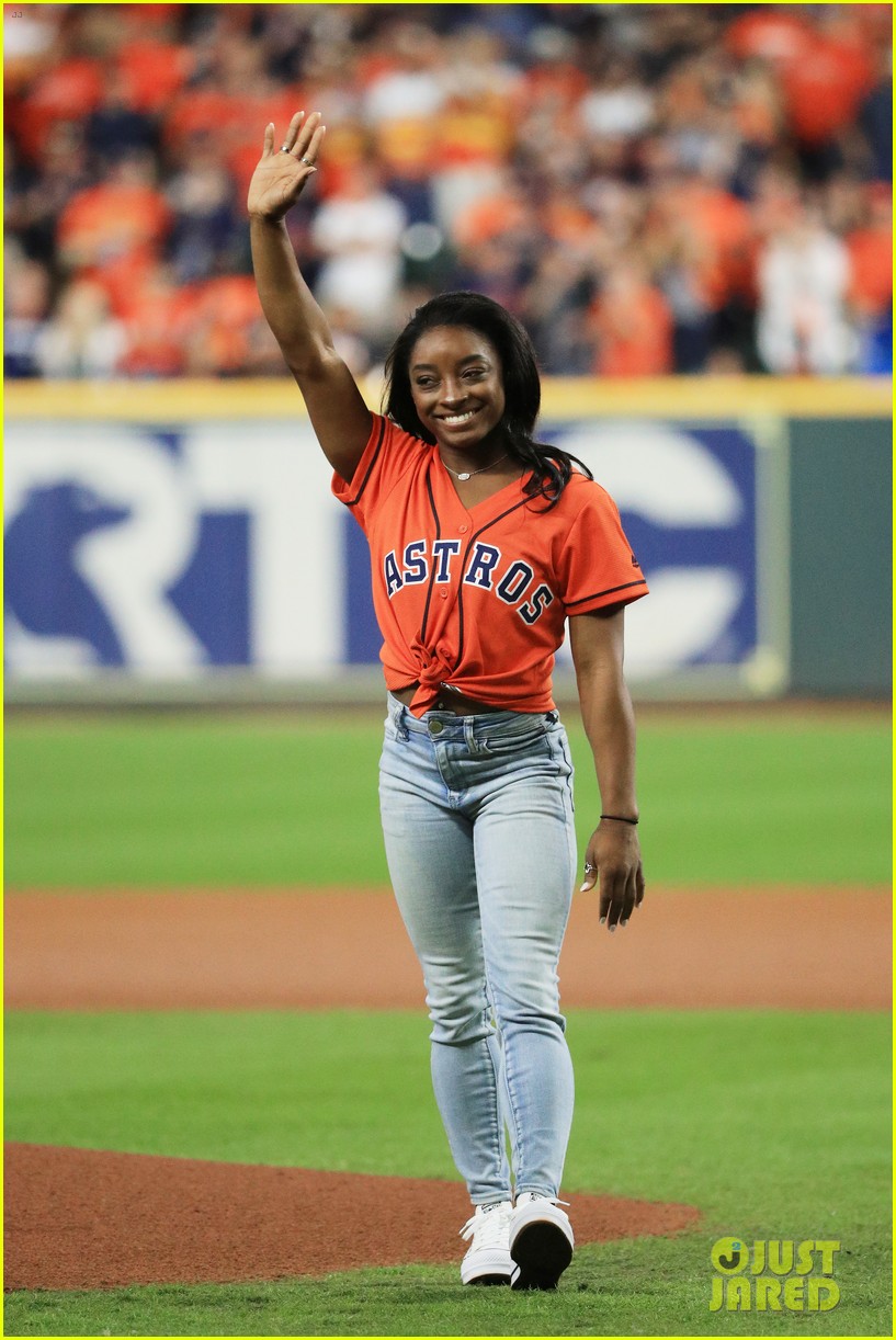 simone biles does backflip before throwing first pitch at world series game 07