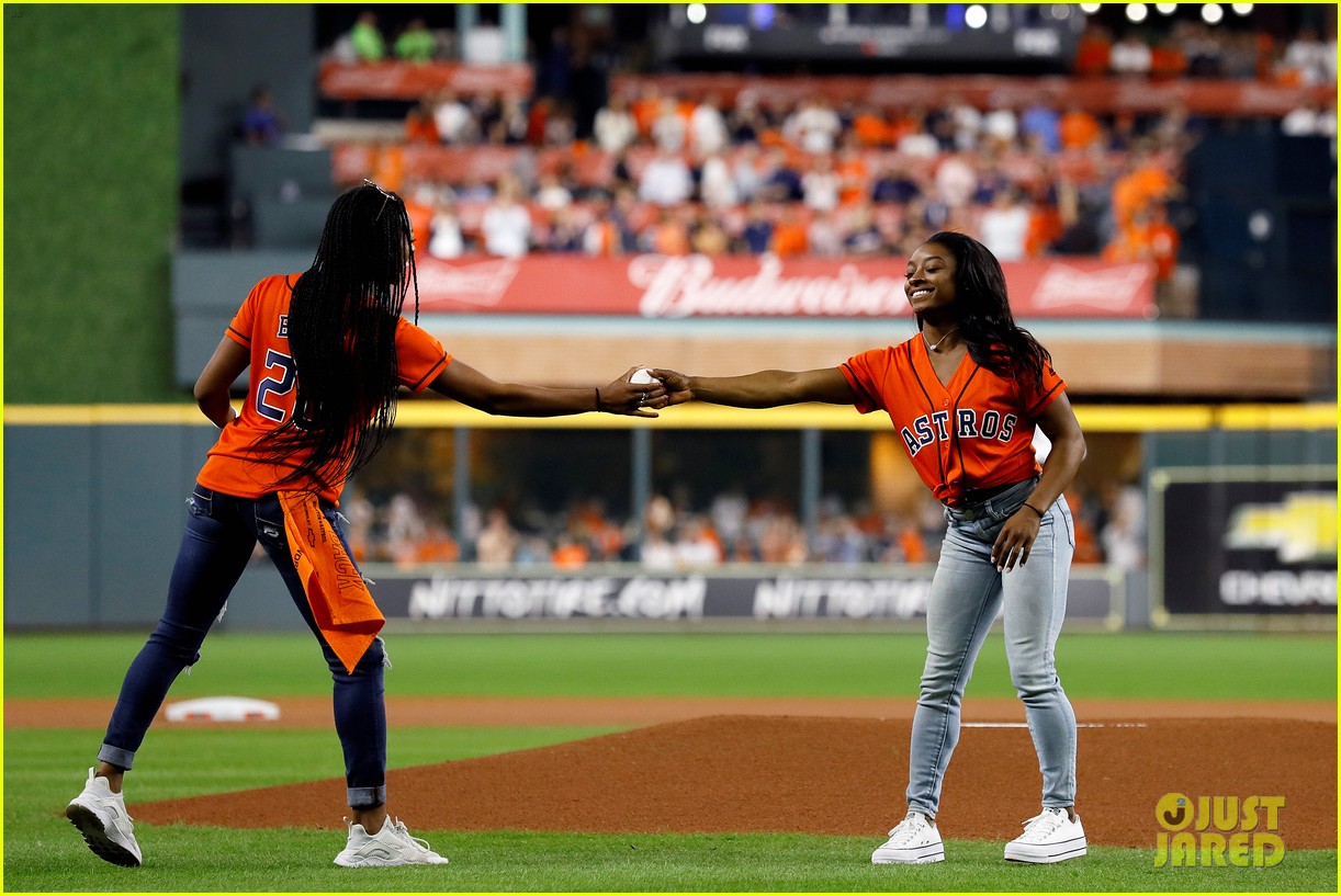 simone biles does backflip before throwing first pitch at world series game 09