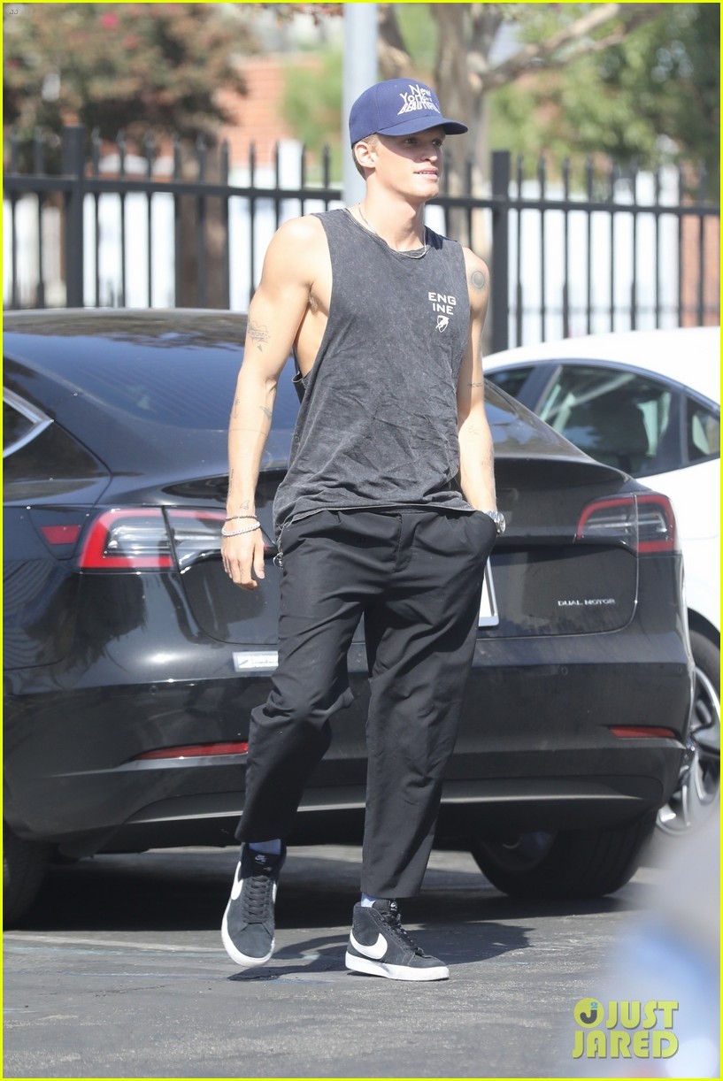 cody simpson bares his arms as he arrives at music studio 03