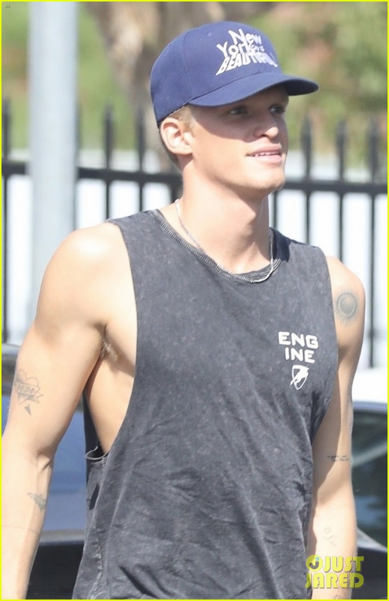 cody simpson bares his arms as he arrives at music studio 04