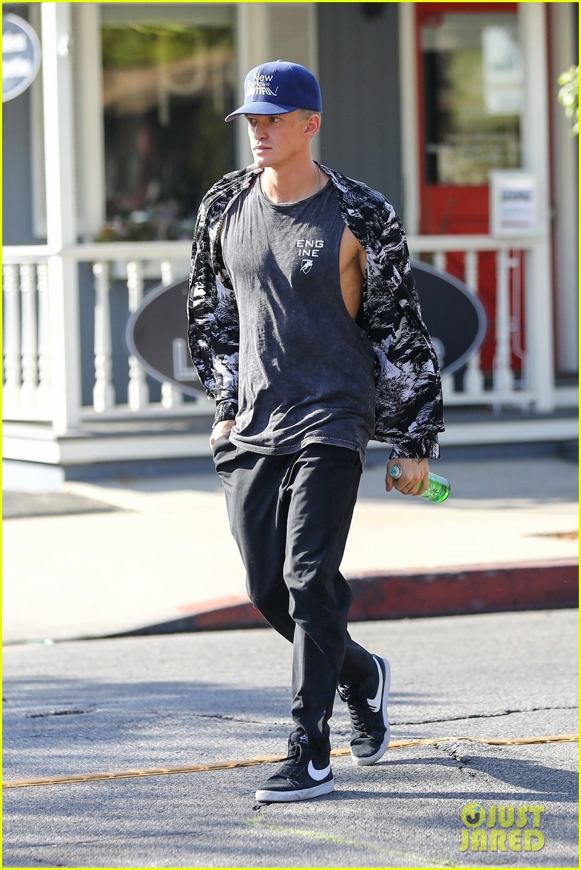cody simpson bares his arms as he arrives at music studio 05