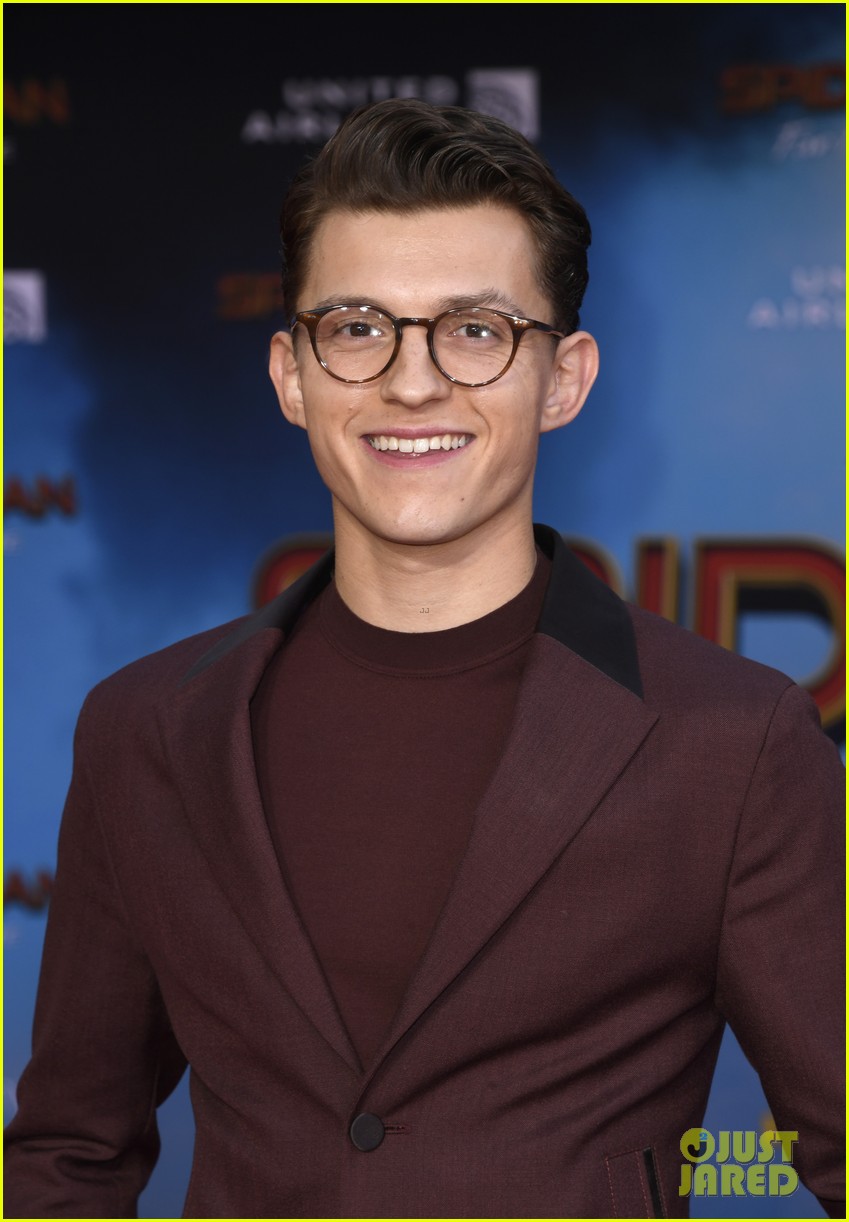 tom holland shaved head for new movie 02