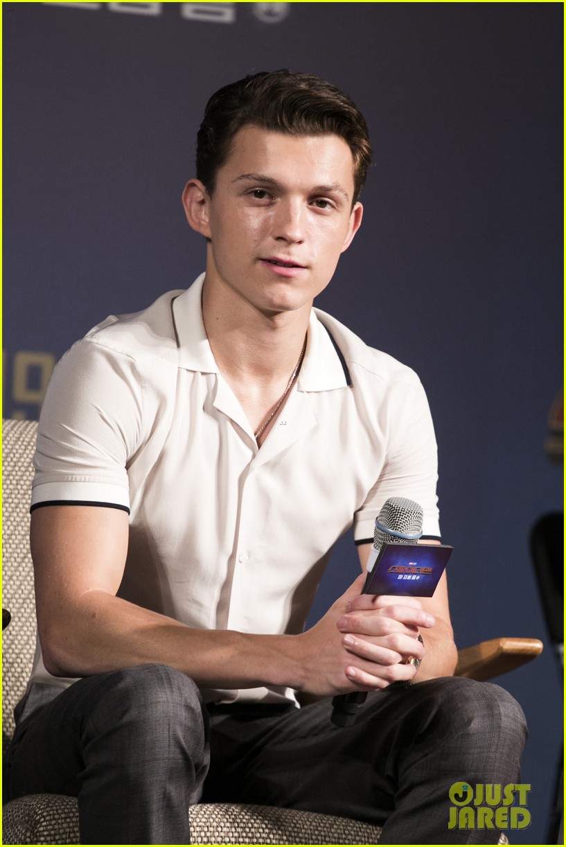 tom holland shaved head for new movie 04