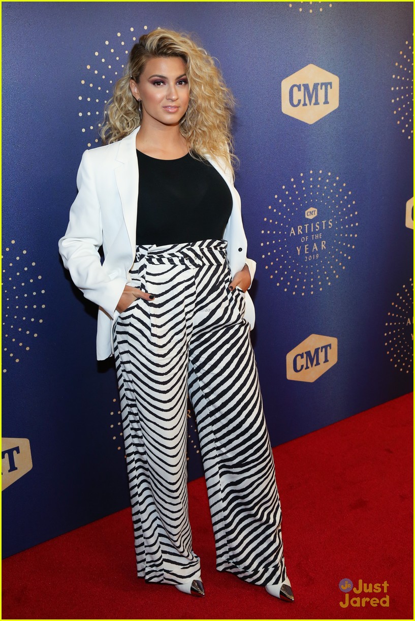 tori kelly andre murillo cmt artist year event 07
