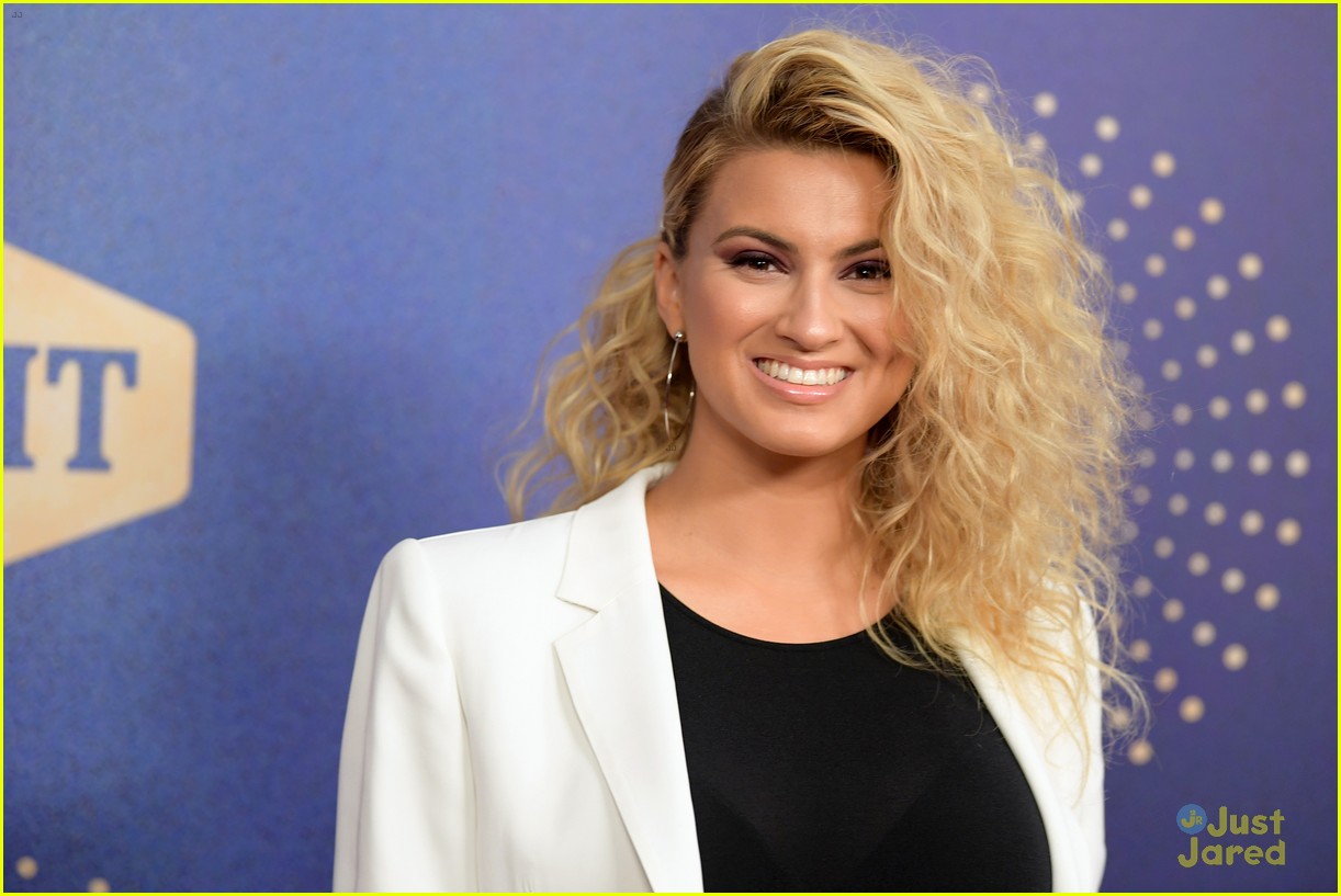 tori kelly andre murillo cmt artist year event 11