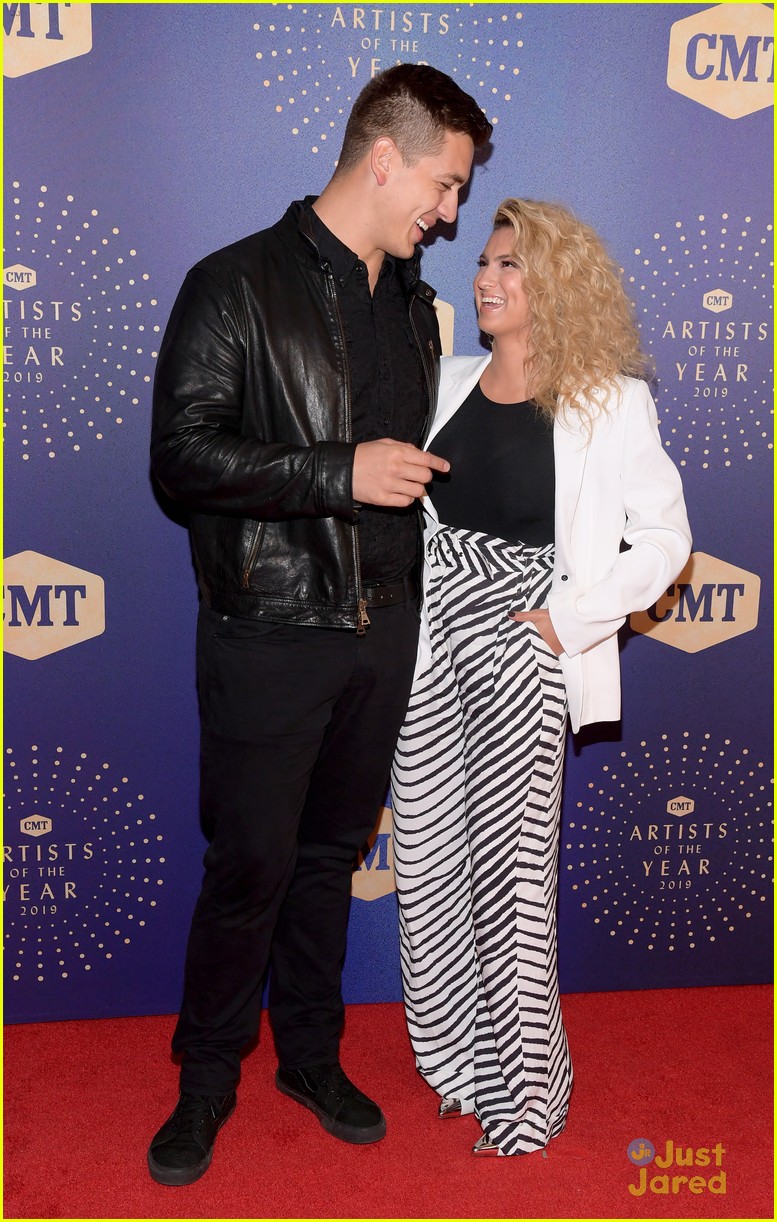 tori kelly andre murillo cmt artist year event 15