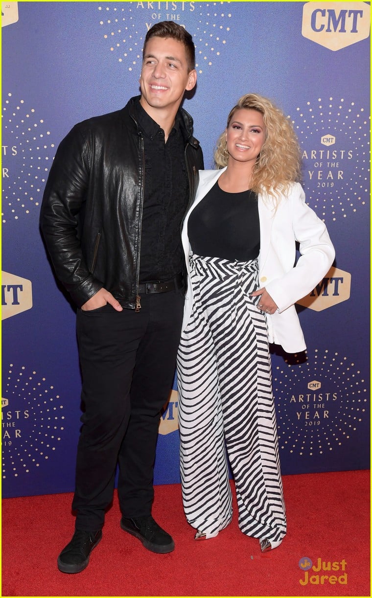 tori kelly andre murillo cmt artist year event 17