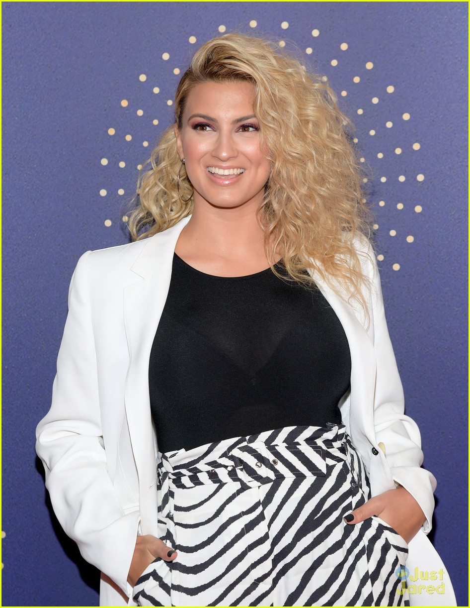 tori kelly andre murillo cmt artist year event 18