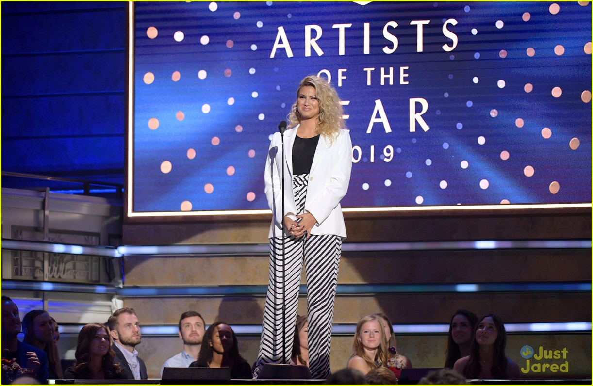 tori kelly andre murillo cmt artist year event 23