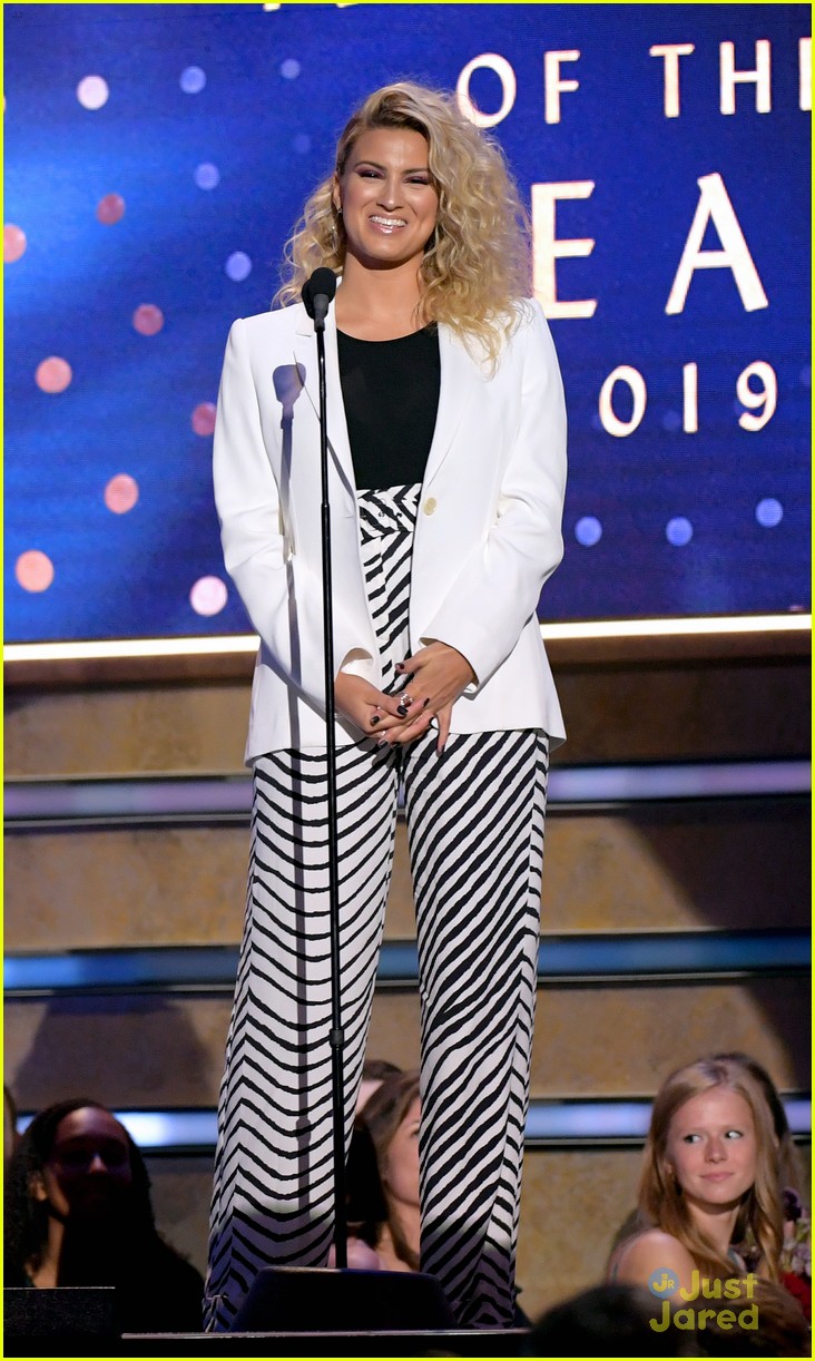 tori kelly andre murillo cmt artist year event 24